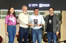 Professor Reinaldo Silva recebe Prêmio Marandu JOMP pelo Projeto Criança Engenharia